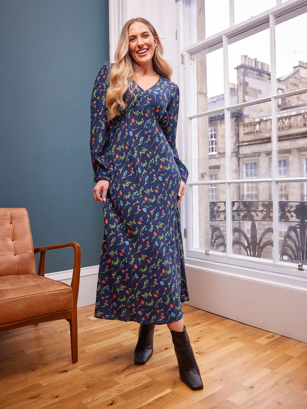 Monica V-Neck Tea Dress - Navy Floral