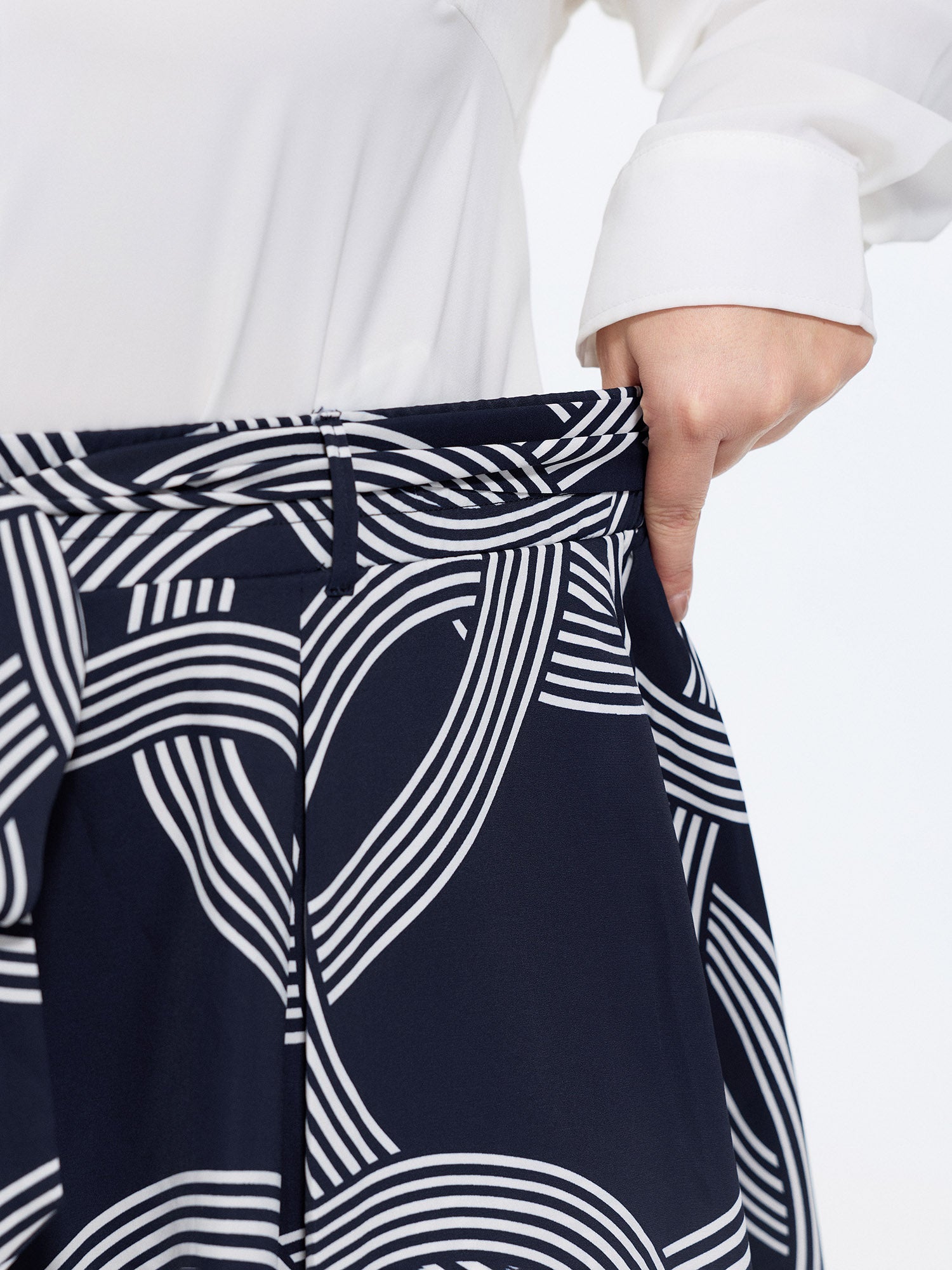 Abstract Print Waist-Tie Maxi Skirt