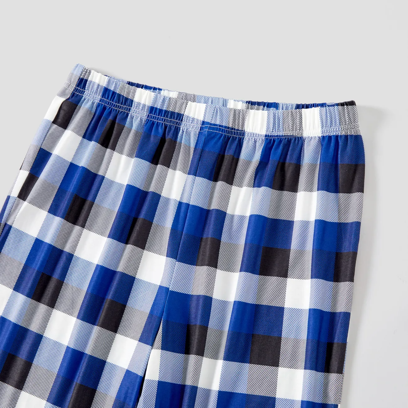 "We are Family 2025 Christmas Make Memories Together" Slogan Print Blue Long Sleeve with Versatile Blue and White Plaid Pants Family Matching Pajamas