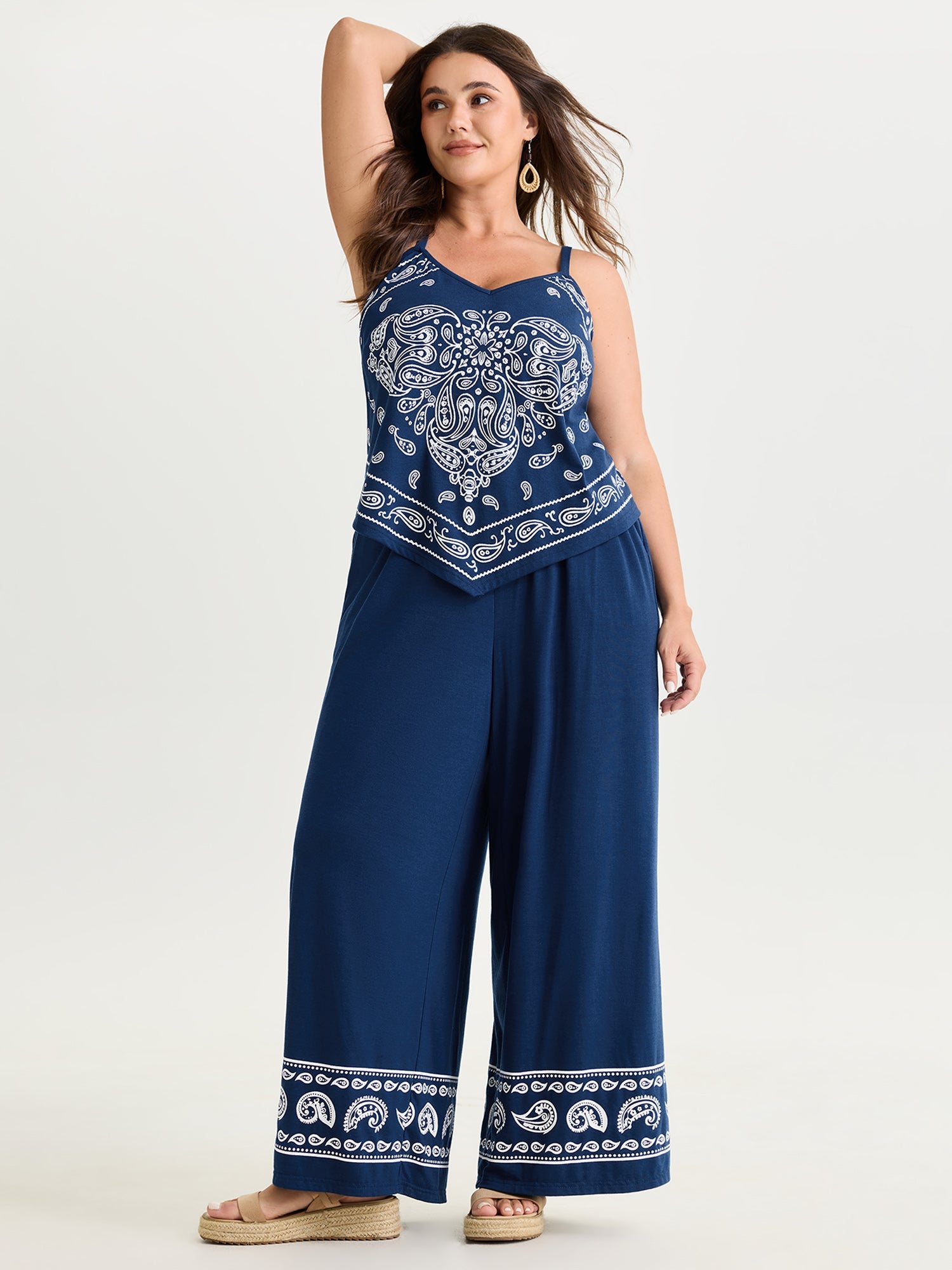 Stretchy Paisley Print Curvy Hem Tank Top