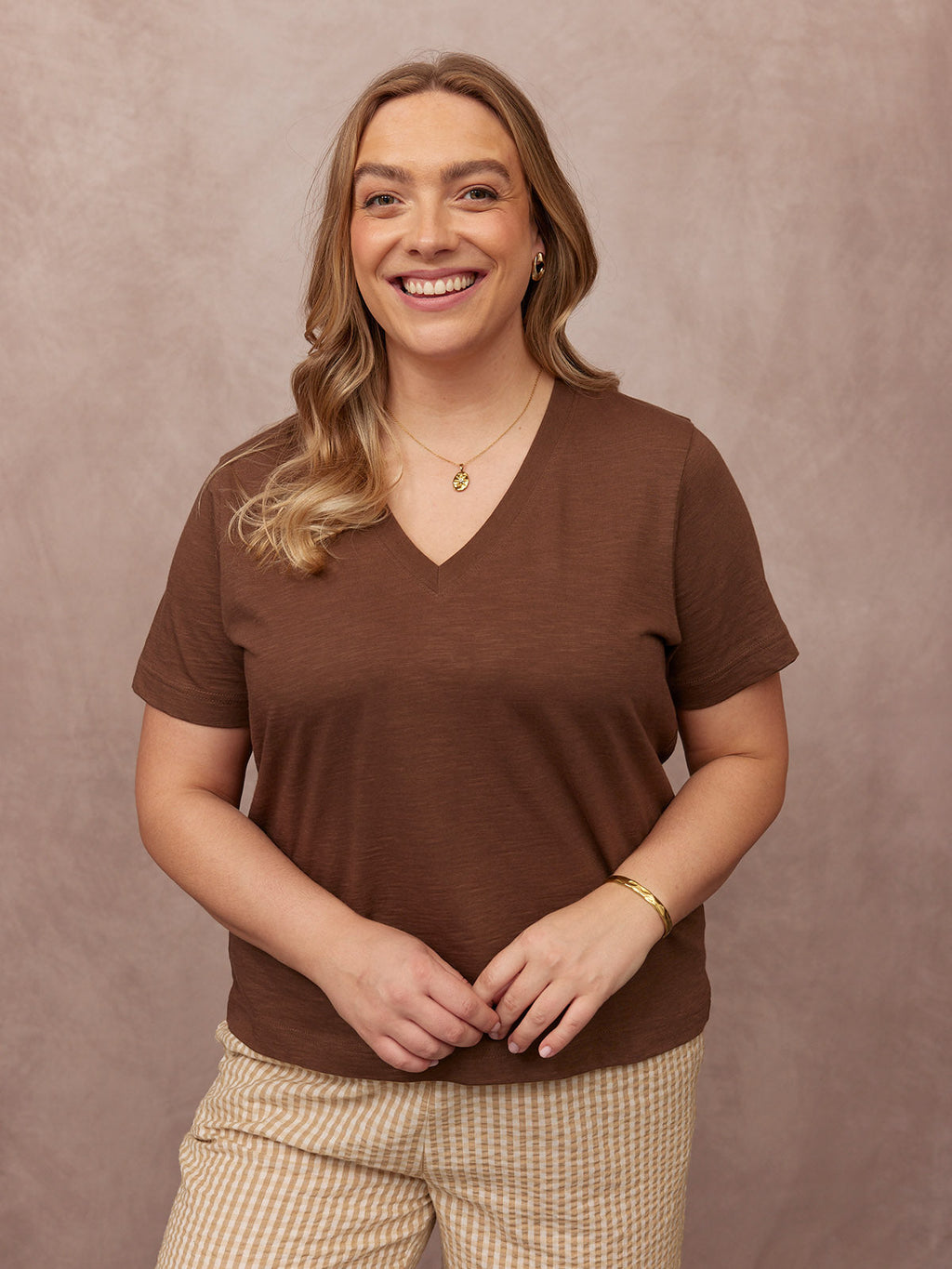 Cathy V-neck Tee - Brown