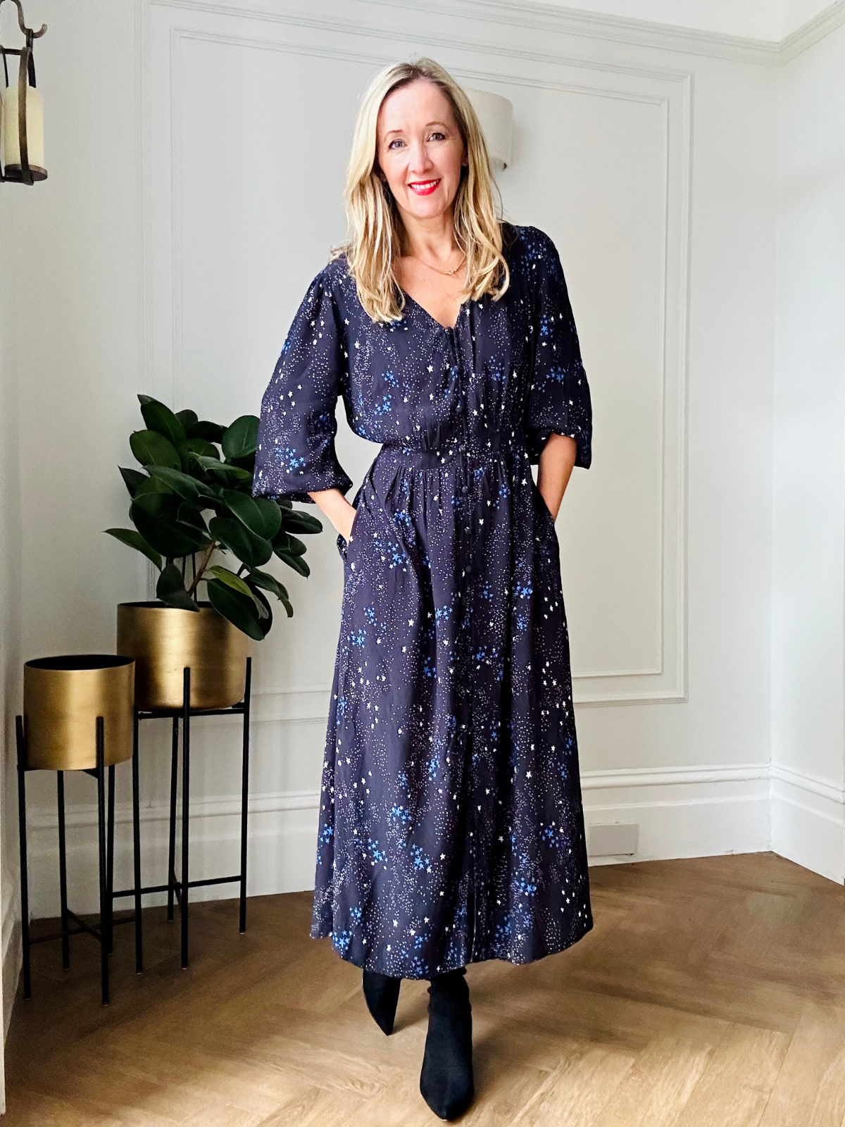 Susanne - V Neck Button Dress - Star Print